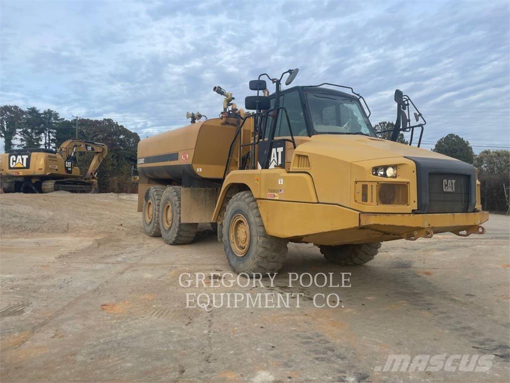 CAT 725 C 鉸接式起吊車