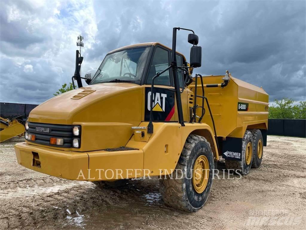 CAT 725 WT 鉸接式起吊車