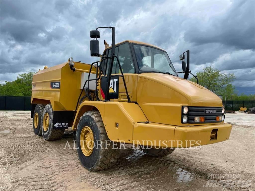 CAT 725 WT 鉸接式起吊車