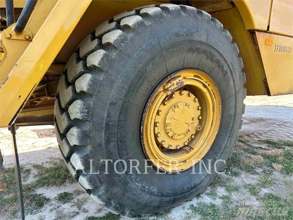 CAT 725C 鉸接式起吊車