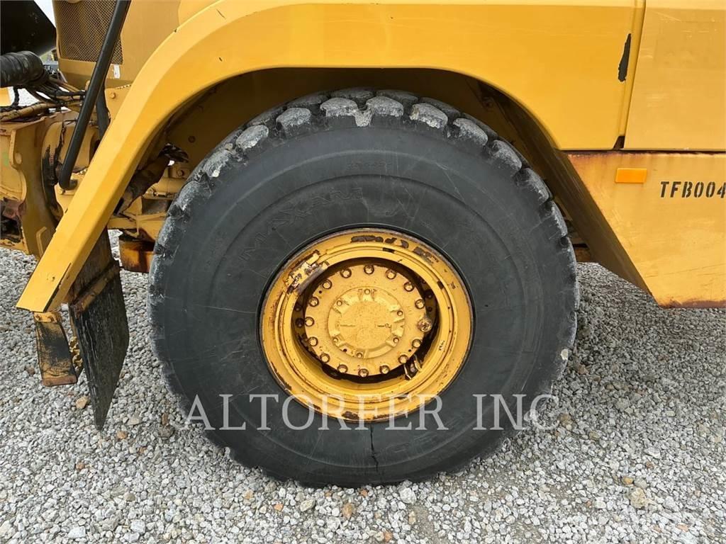 CAT 725C 鉸接式起吊車