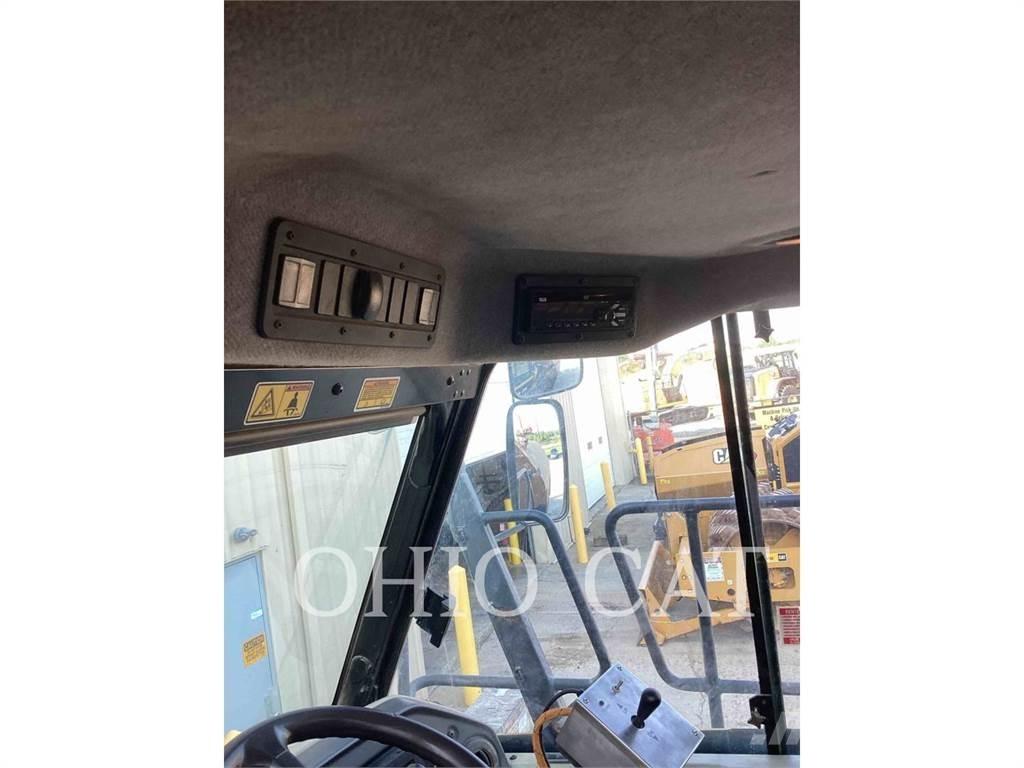 CAT 725C WT 鉸接式起吊車