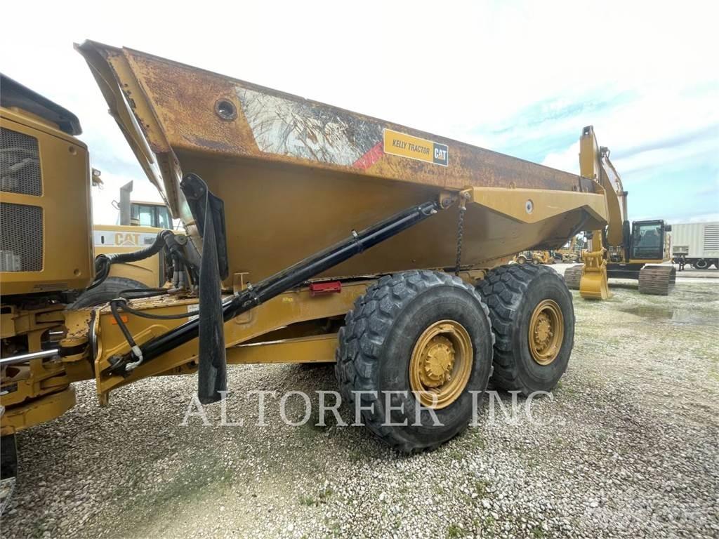 CAT 725C2 鉸接式起吊車