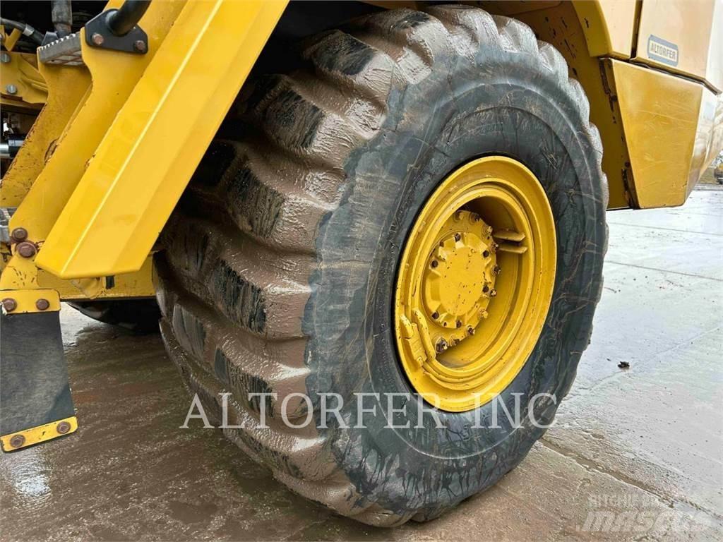 CAT 725C2 鉸接式起吊車