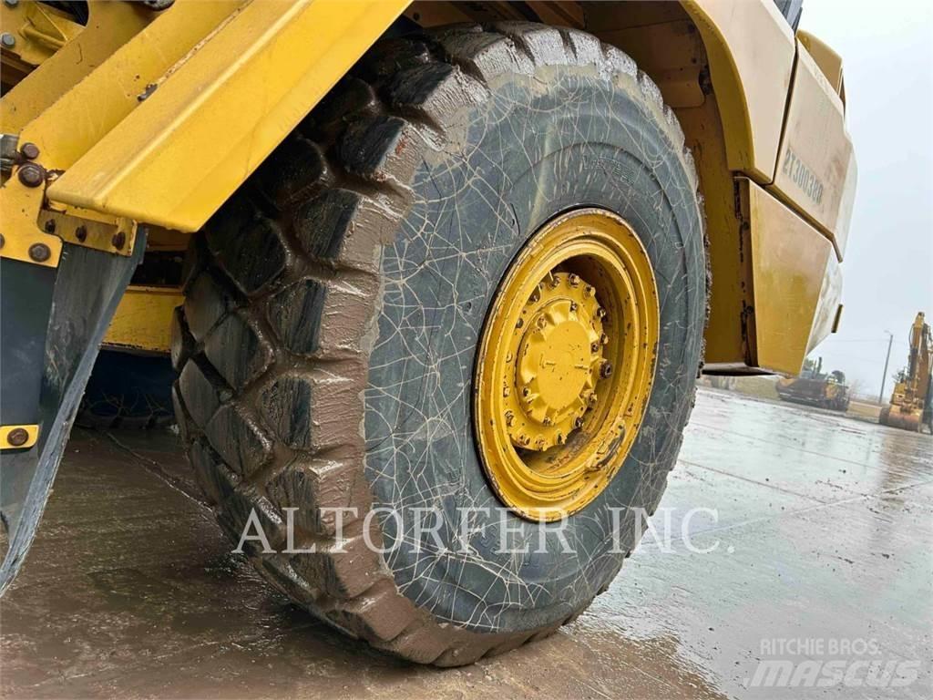 CAT 725C2 鉸接式起吊車