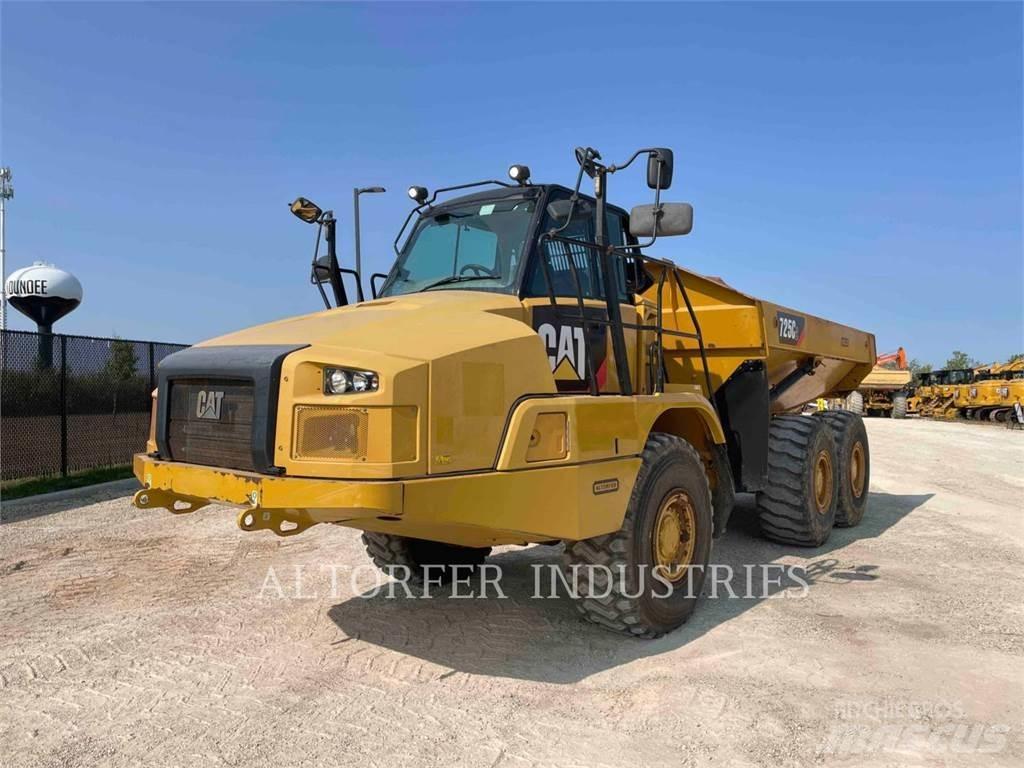 CAT 725C2 鉸接式起吊車