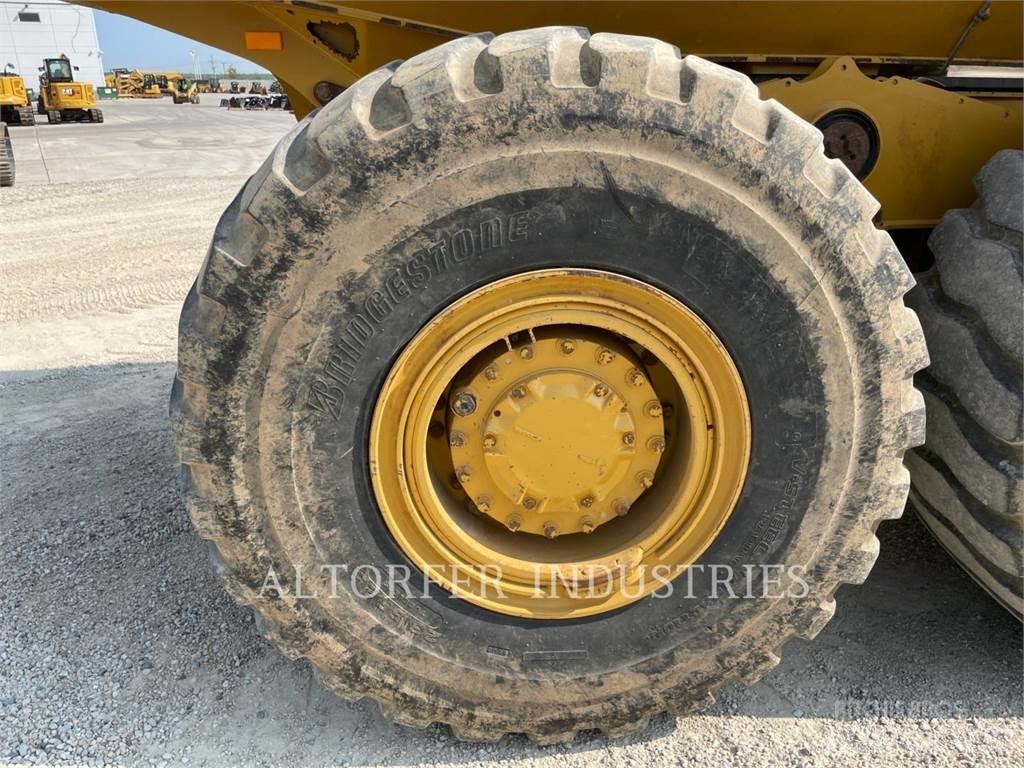 CAT 725C2 鉸接式起吊車