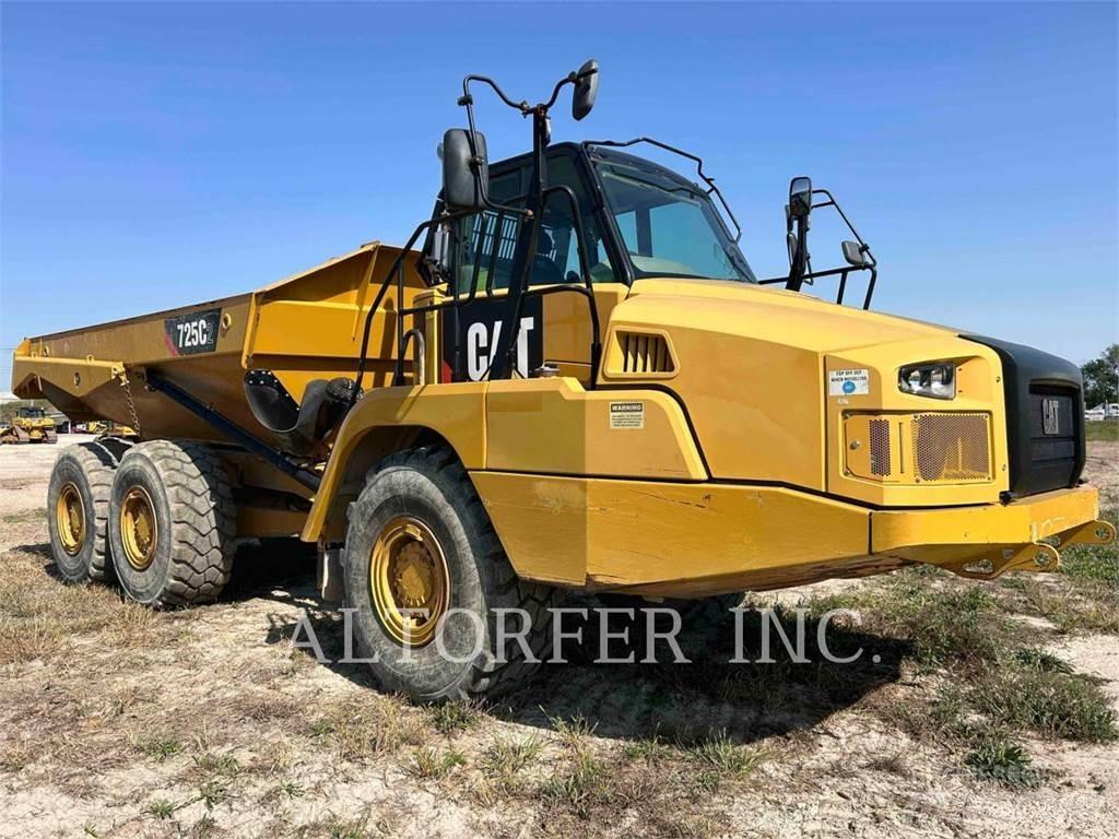 CAT 725C2 鉸接式起吊車