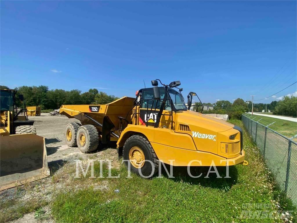 CAT 725C2 鉸接式起吊車