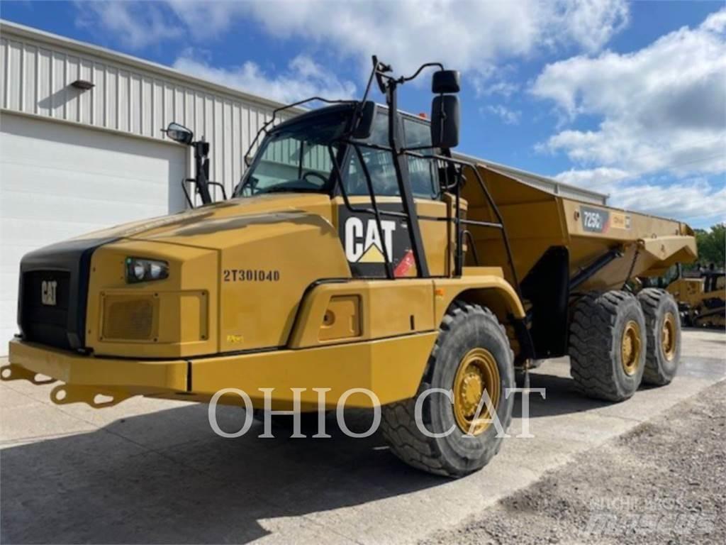 CAT 725C2 鉸接式起吊車