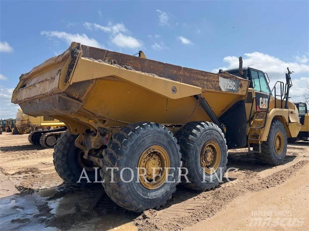 CAT 725C2 鉸接式起吊車
