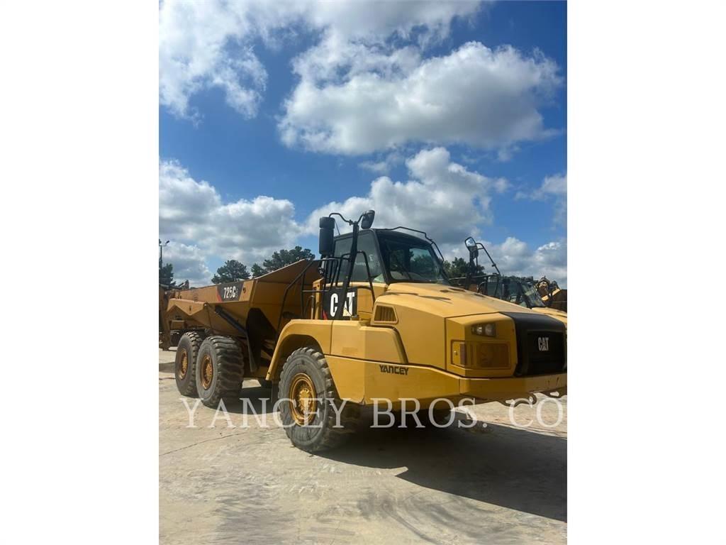 CAT 725C2 鉸接式起吊車