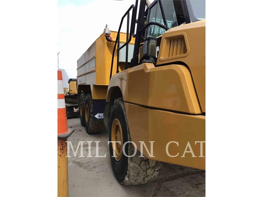 CAT 725C2 鉸接式起吊車