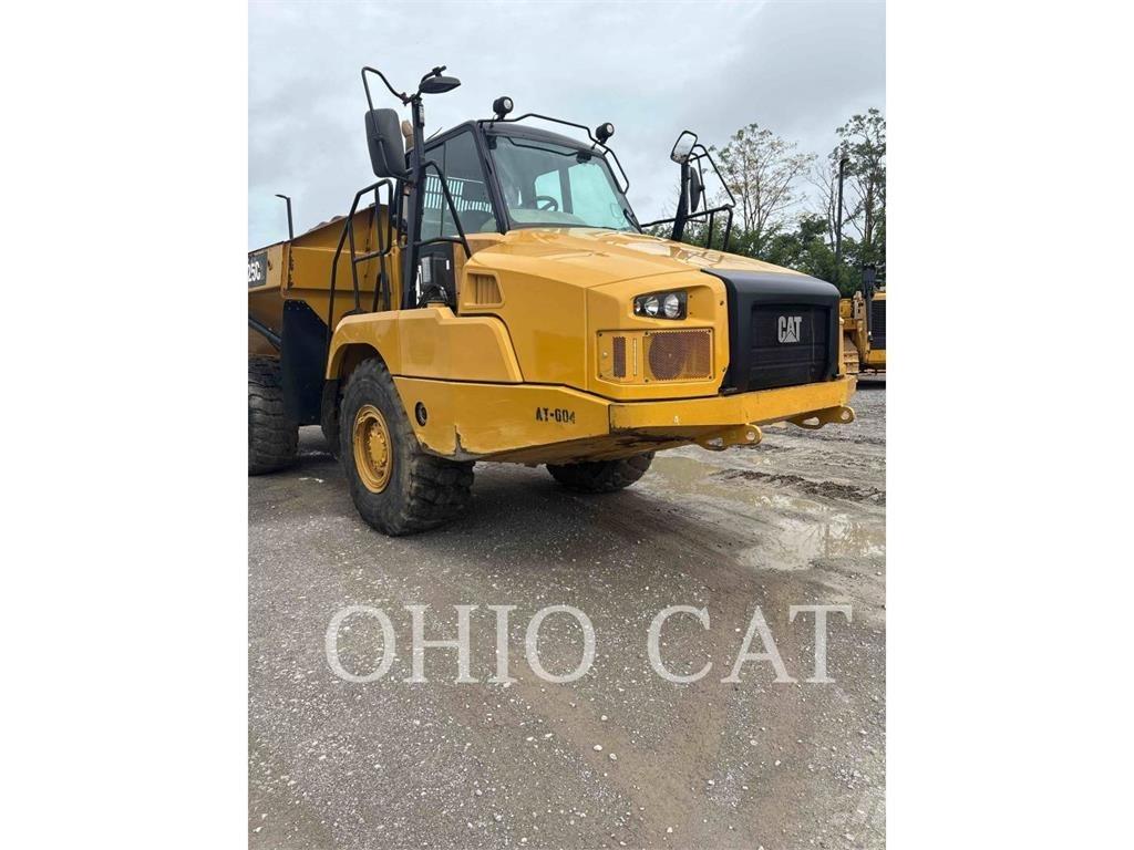 CAT 725C2 鉸接式起吊車