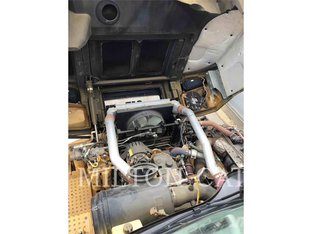 CAT 725C2 鉸接式起吊車