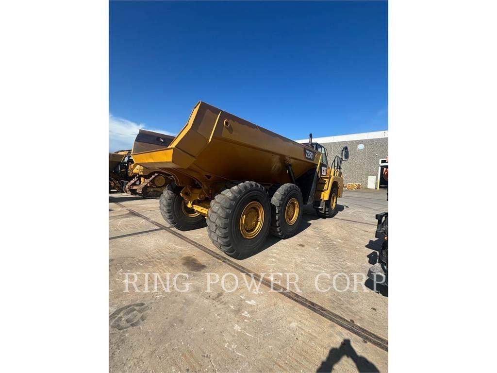 CAT 725C2TG 鉸接式起吊車