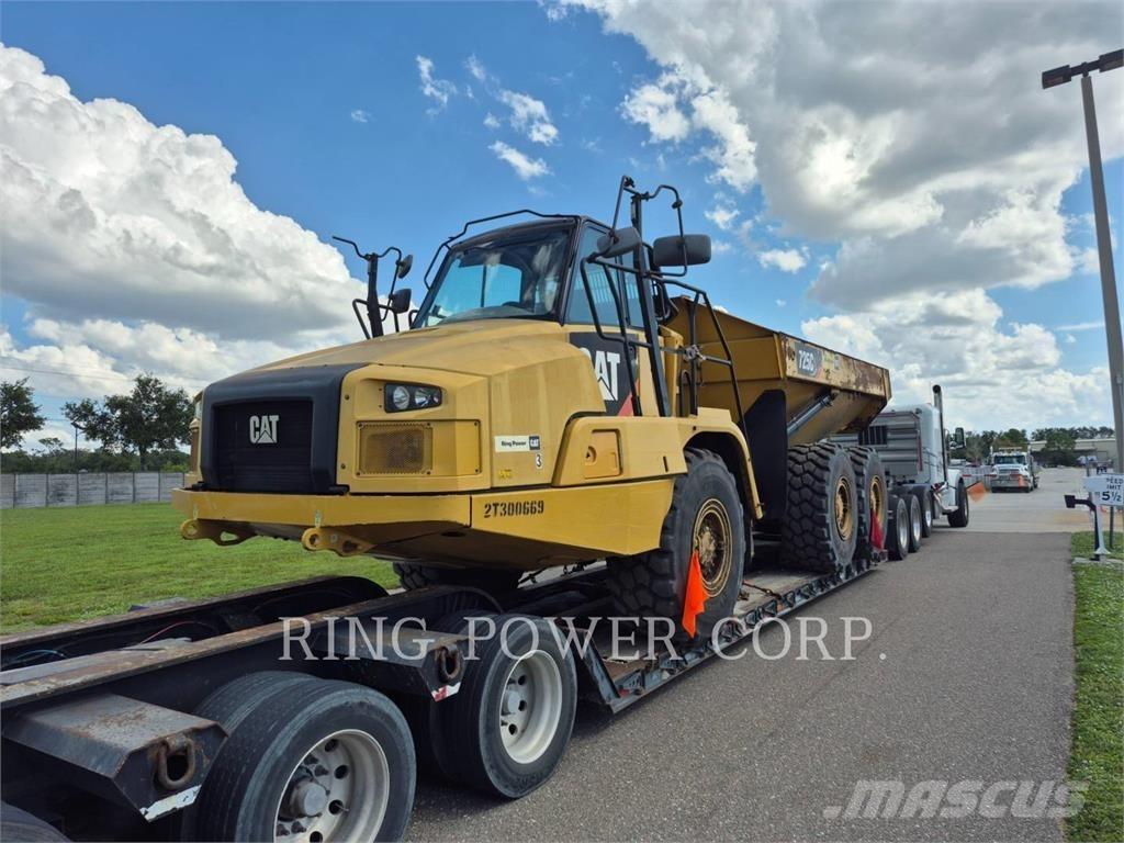 CAT 725C2TG 鉸接式起吊車