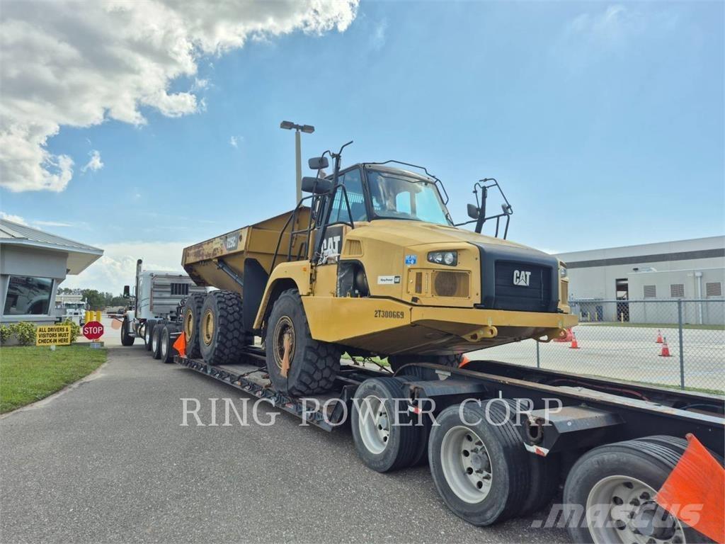 CAT 725C2TG 鉸接式起吊車