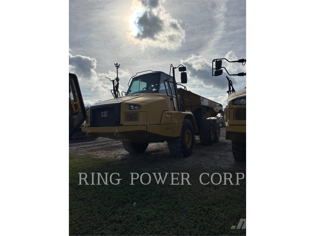 CAT 725C2TG 鉸接式起吊車