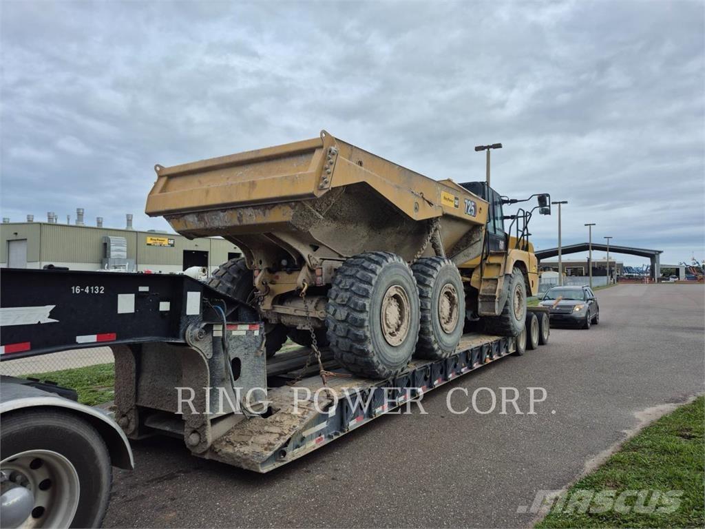 CAT 725TG 鉸接式起吊車