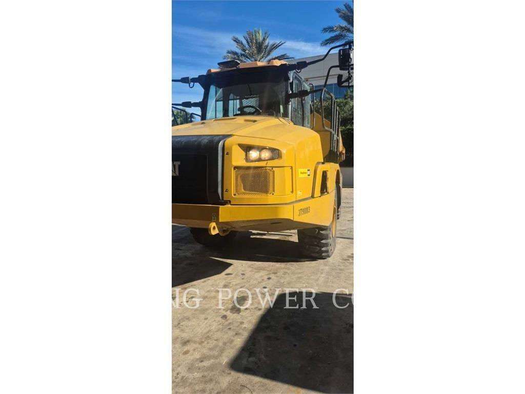 CAT 725TG 鉸接式起吊車