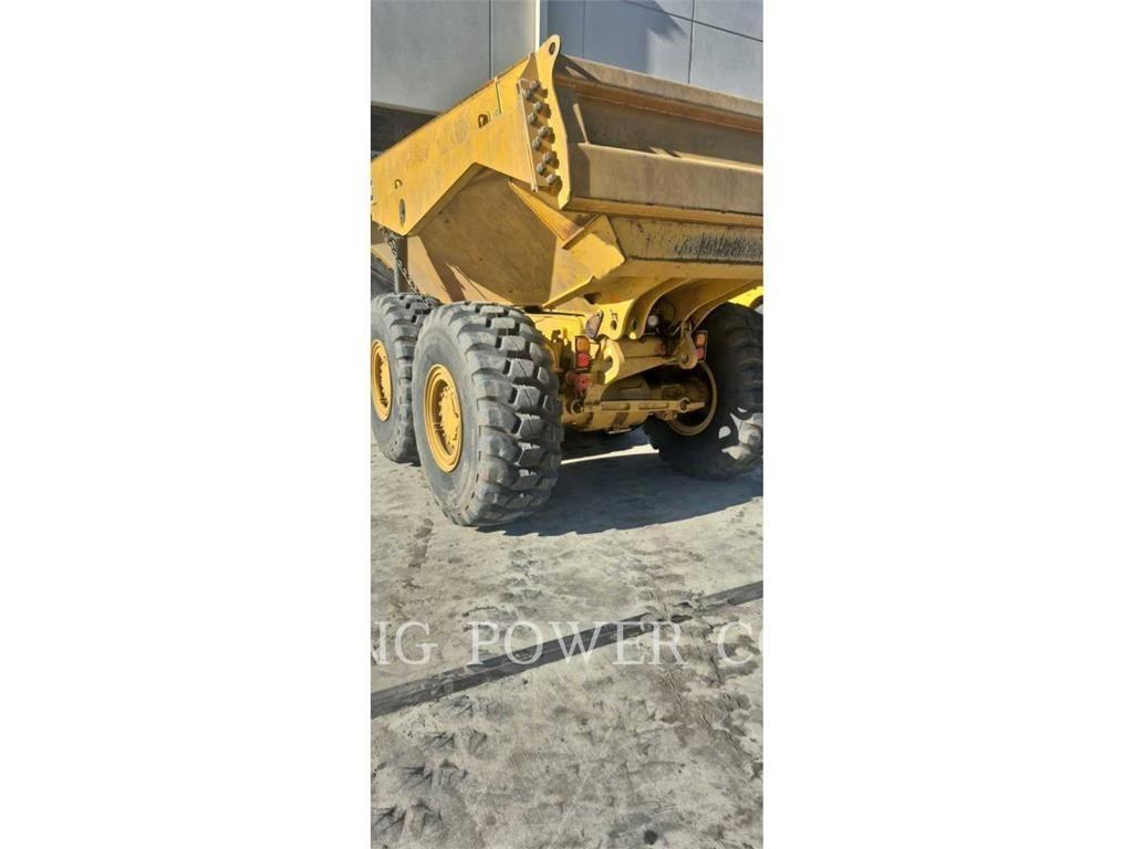 CAT 725TG 鉸接式起吊車