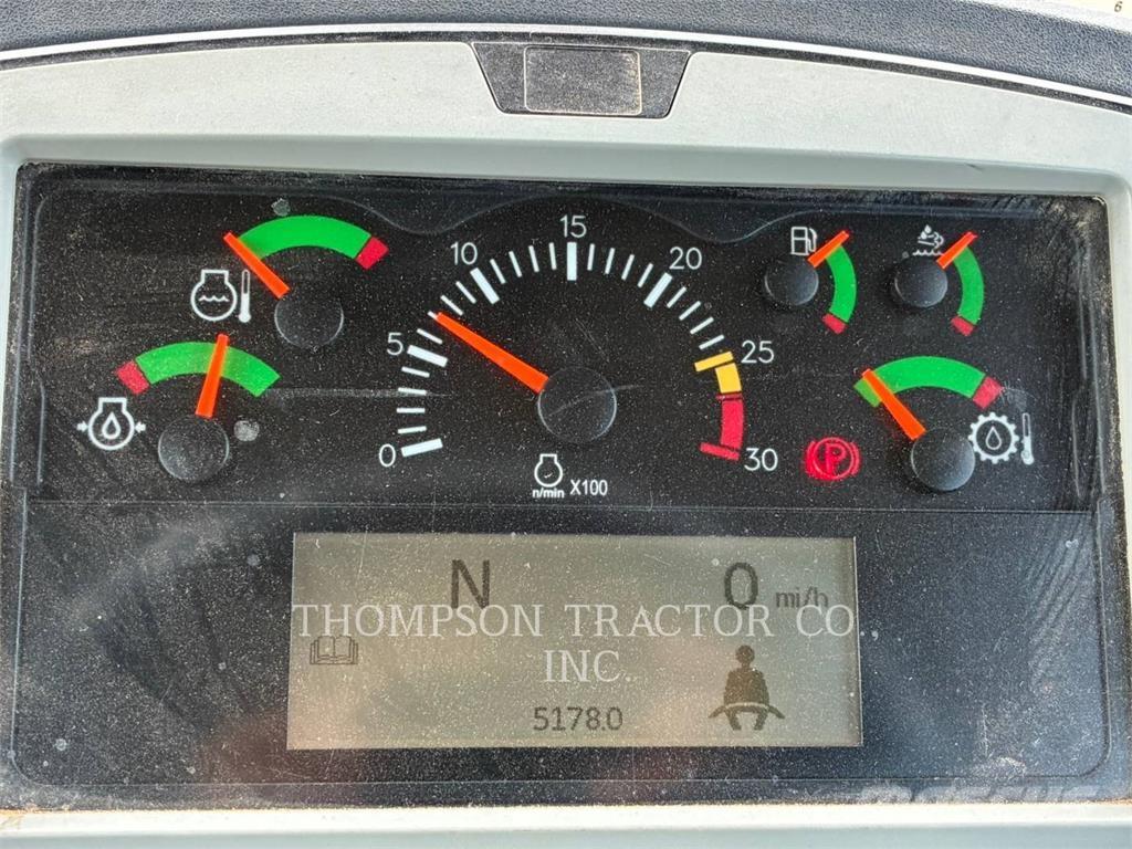 CAT 725WW 鉸接式起吊車