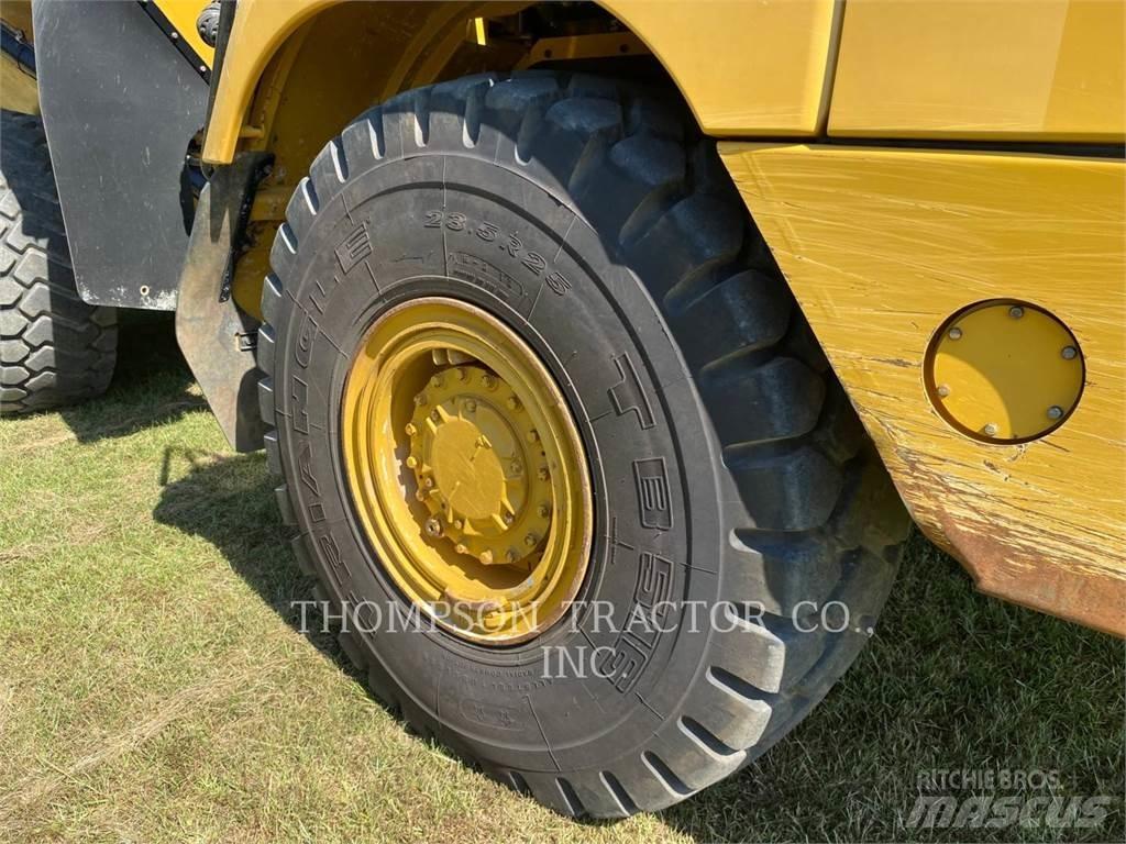 CAT 730 鉸接式起吊車