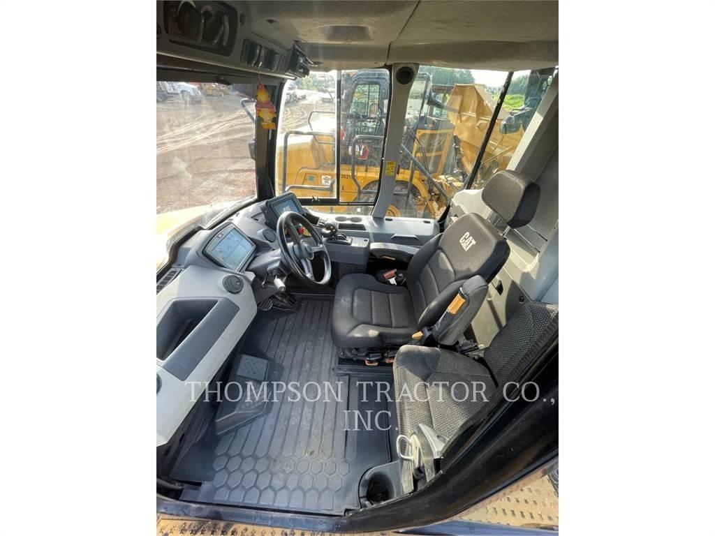 CAT 730 鉸接式起吊車