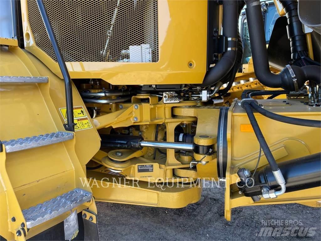 CAT 730 鉸接式起吊車
