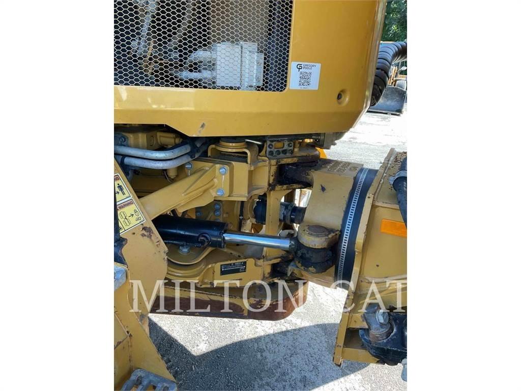 CAT 730 鉸接式起吊車
