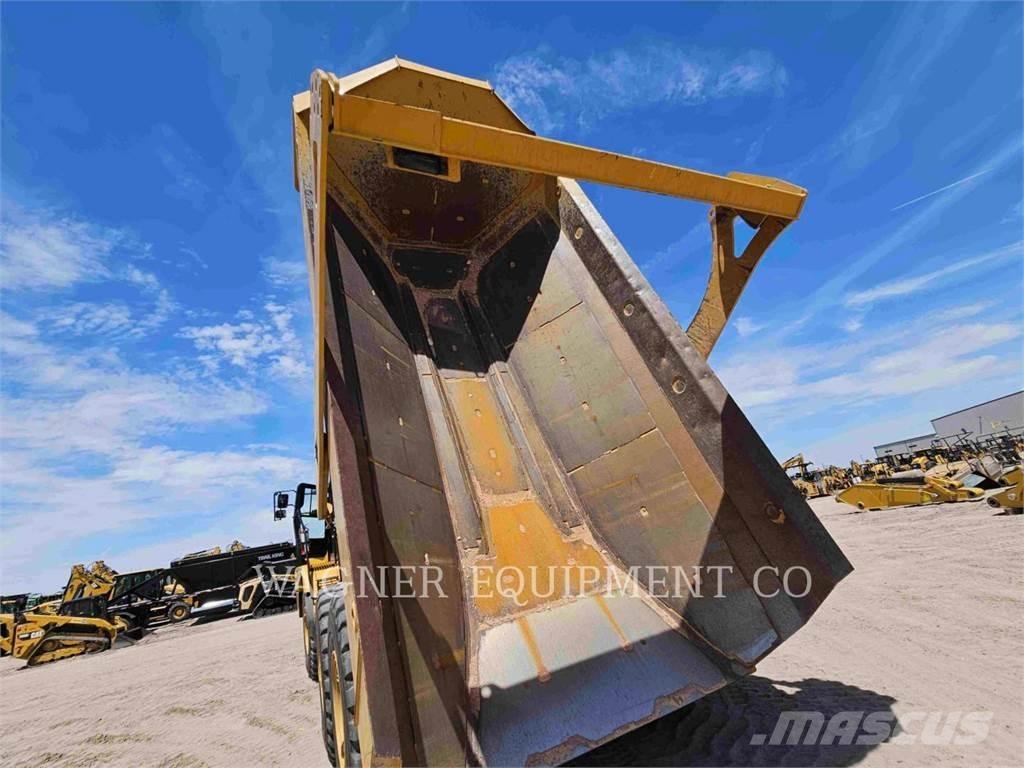 CAT 730 鉸接式起吊車