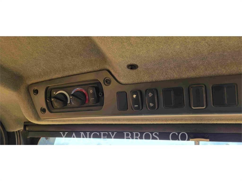 CAT 730 鉸接式起吊車