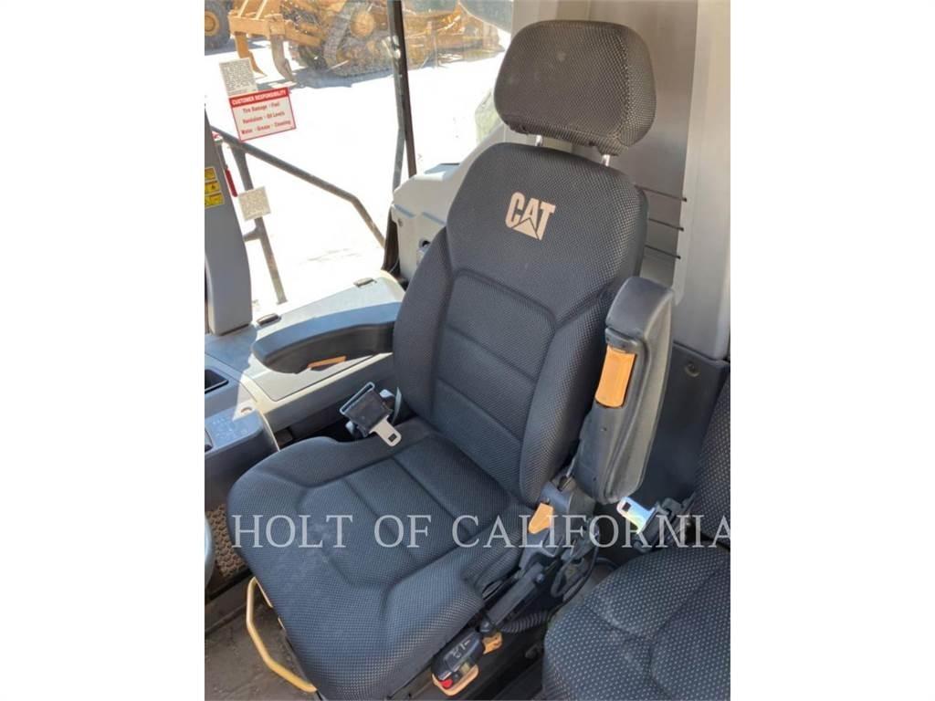 CAT 730 鉸接式起吊車