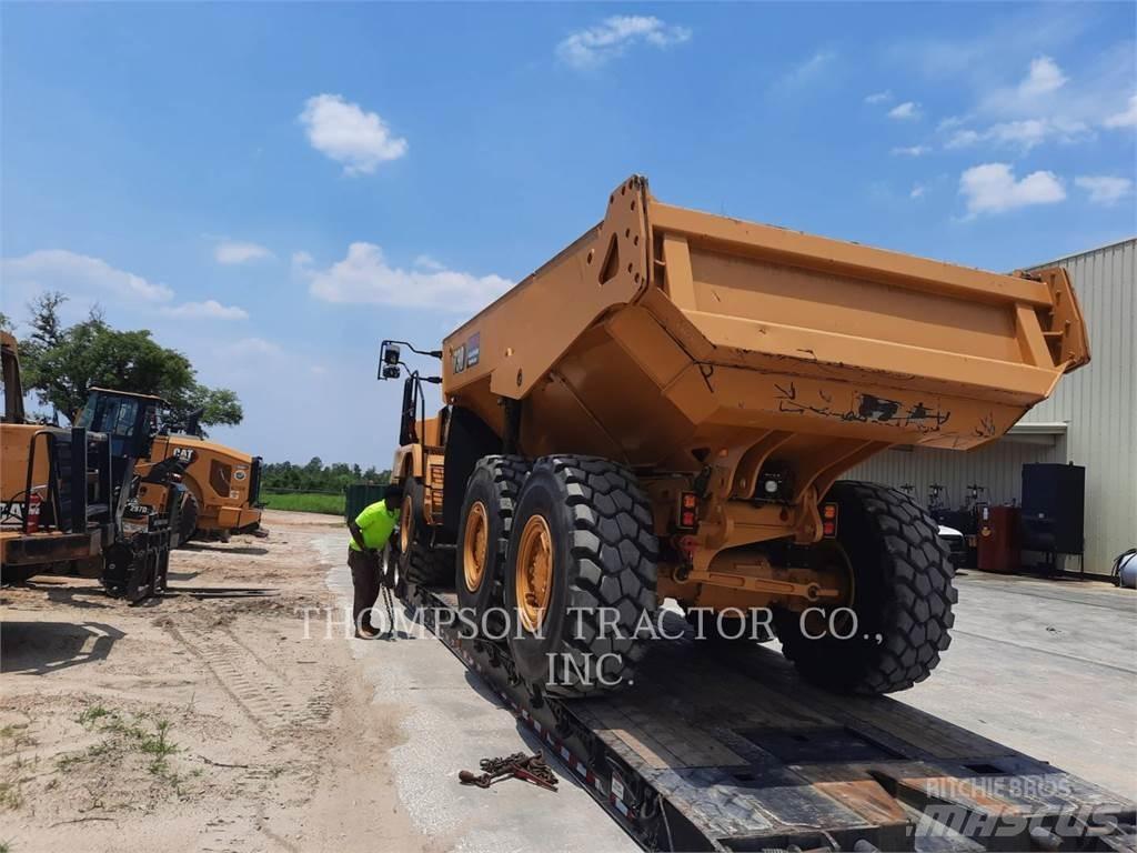 CAT 730 鉸接式起吊車