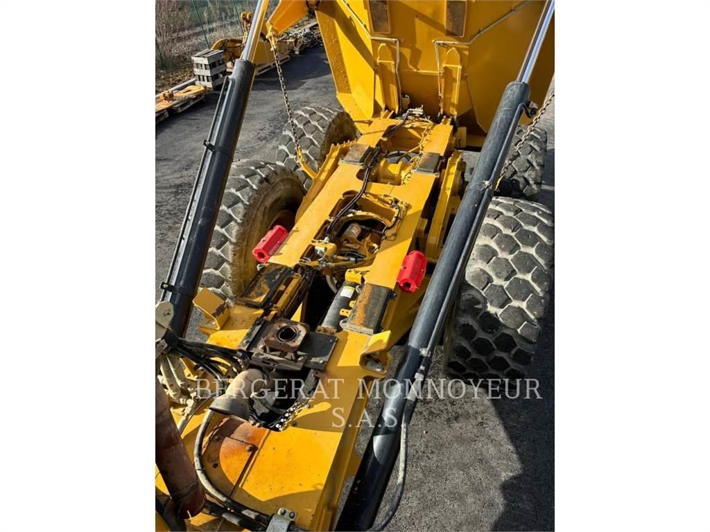 CAT 730 鉸接式起吊車