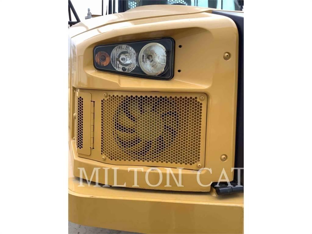 CAT 730 鉸接式起吊車