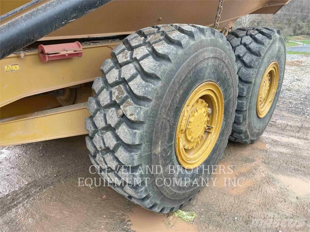 CAT 730 鉸接式起吊車