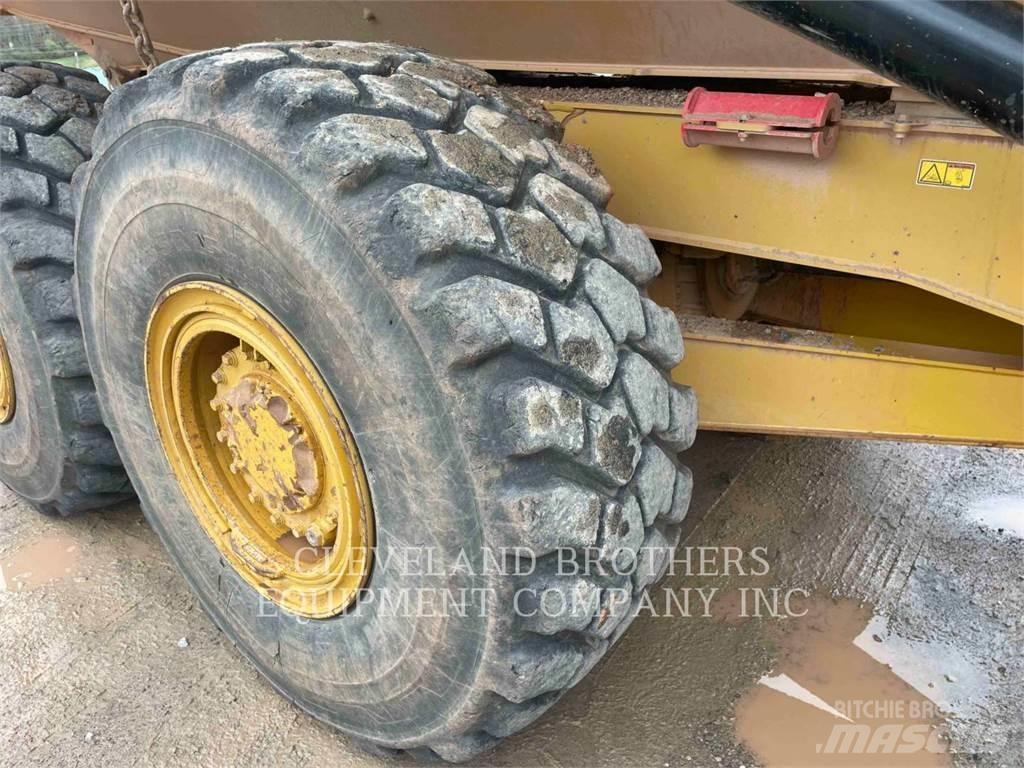 CAT 730 鉸接式起吊車