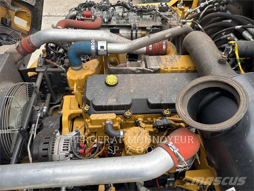 CAT 730 鉸接式起吊車