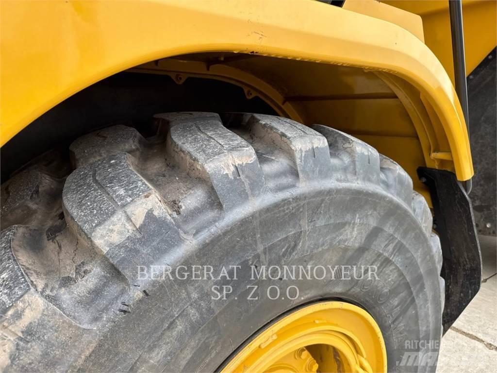 CAT 730 鉸接式起吊車