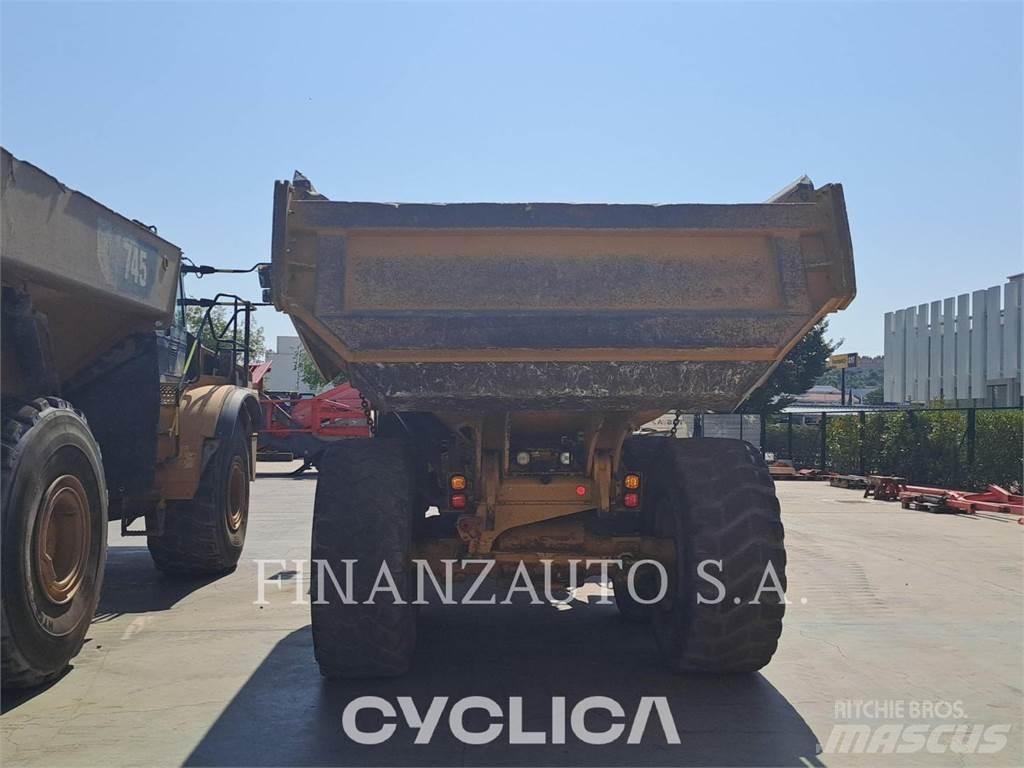 CAT 730 鉸接式起吊車