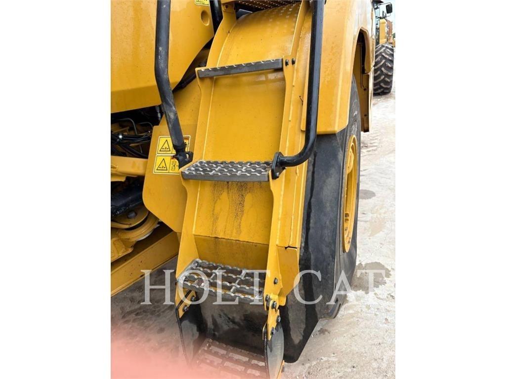 CAT 730 鉸接式起吊車