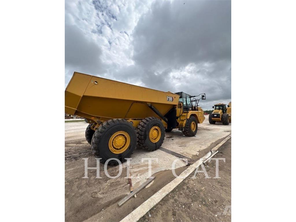 CAT 730 鉸接式起吊車
