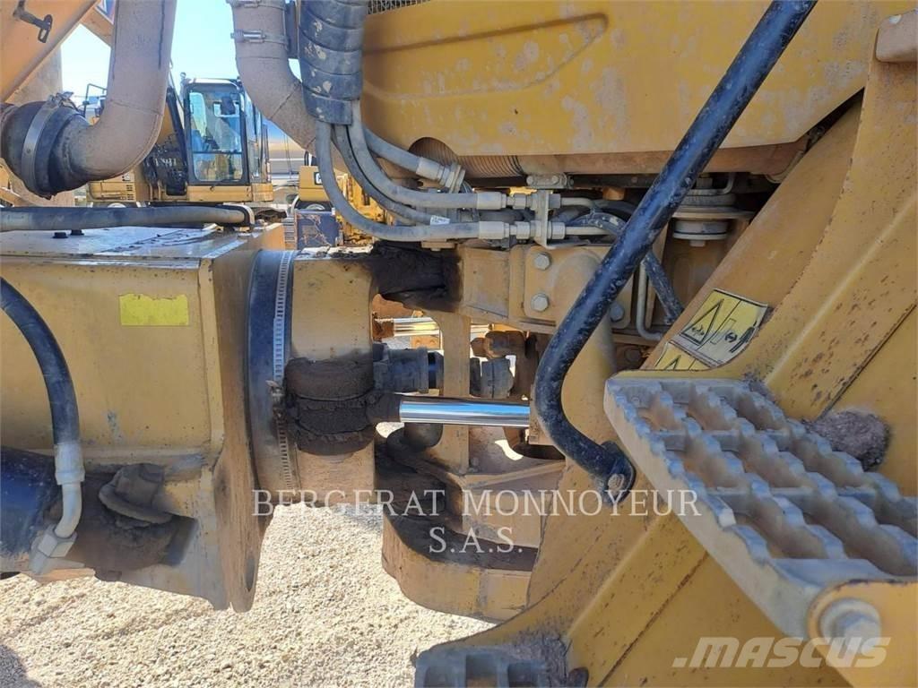CAT 730 鉸接式起吊車