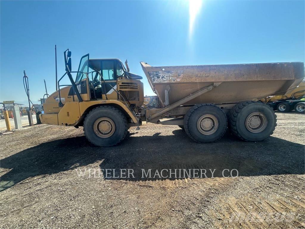 CAT 730 鉸接式起吊車