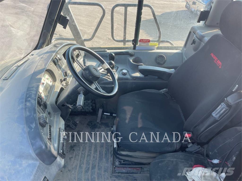 CAT 730 鉸接式起吊車