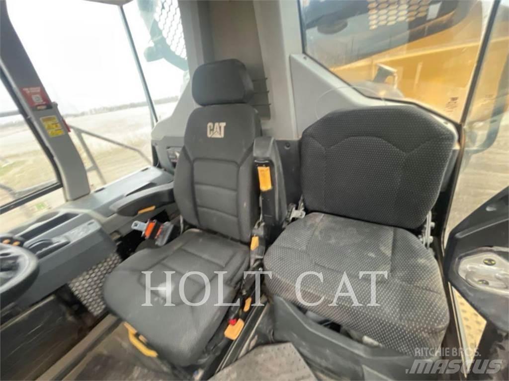 CAT 730 鉸接式起吊車
