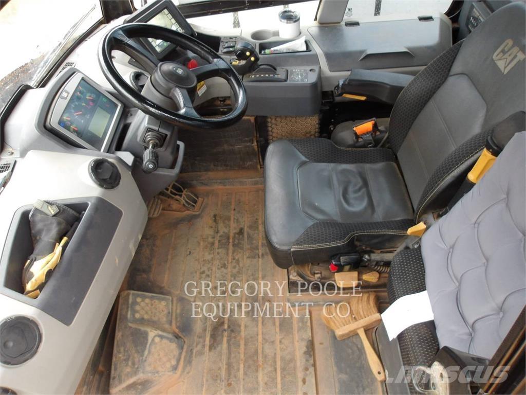 CAT 730-04 鉸接式起吊車