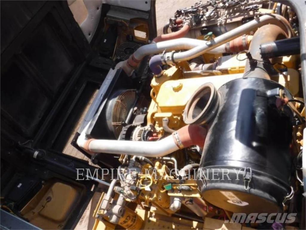 CAT 730 TG 鉸接式起吊車